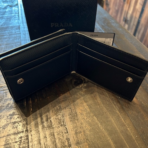 Like new! Men’s Prada Tri- fold wallet - Picture 3 of 5